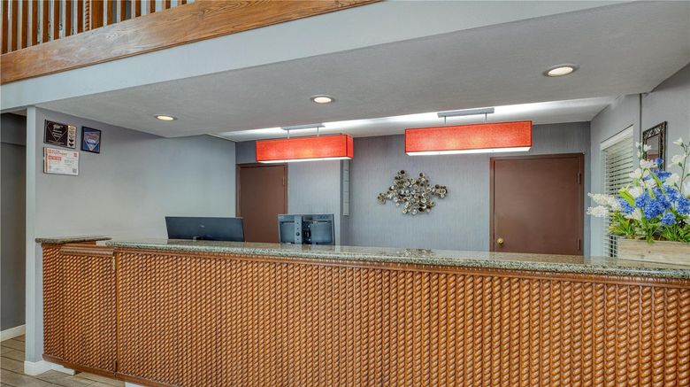 <b>SureStay by Best Western Country Inn N Lobby</b>. Images powered by <a href="https://iceportal.shijigroup.com/" title="IcePortal" target="_blank">IcePortal</a>.