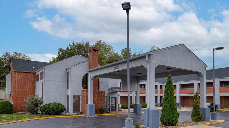 <b>SureStay by Best Western Country Inn N Exterior</b>. Images powered by <a href="https://iceportal.shijigroup.com/" title="IcePortal" target="_blank">IcePortal</a>.