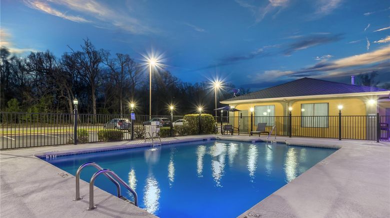 <b>Best Western Big Spring Lodge Pool</b>. Images powered by <a href="https://iceportal.shijigroup.com/" title="IcePortal" target="_blank">IcePortal</a>.