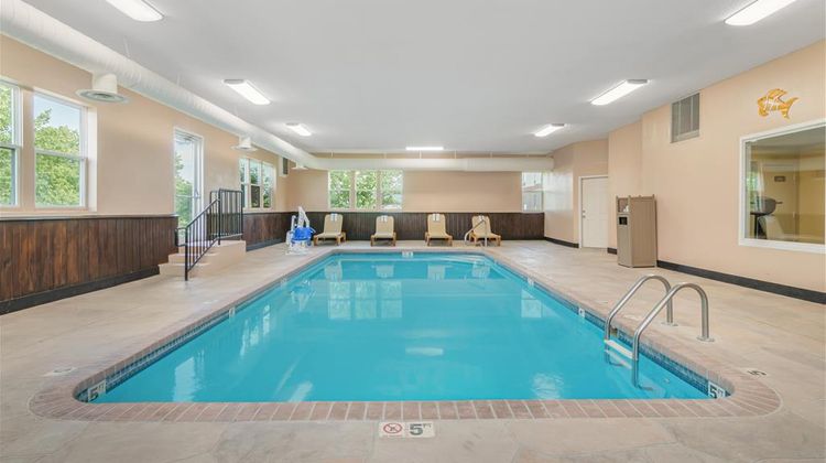 Best Western Teal Lake Inn Pool