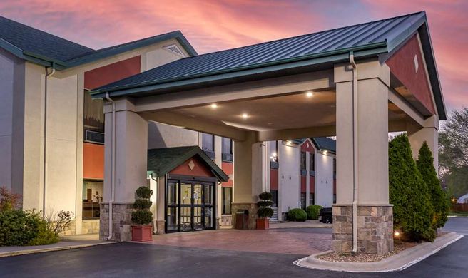 Best Western Plus Springfield Airprt Inn Exterior