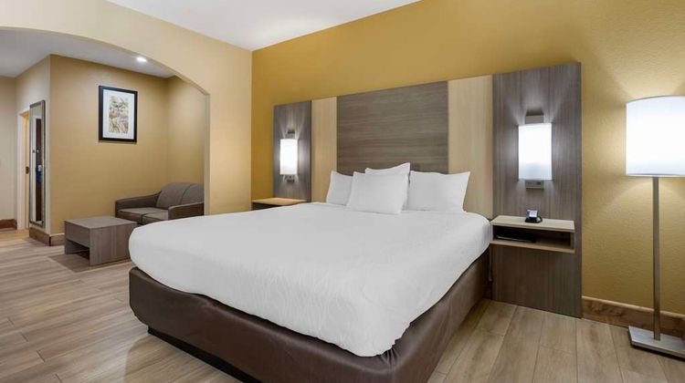 Best Western Plus Springfield Airprt Inn Room