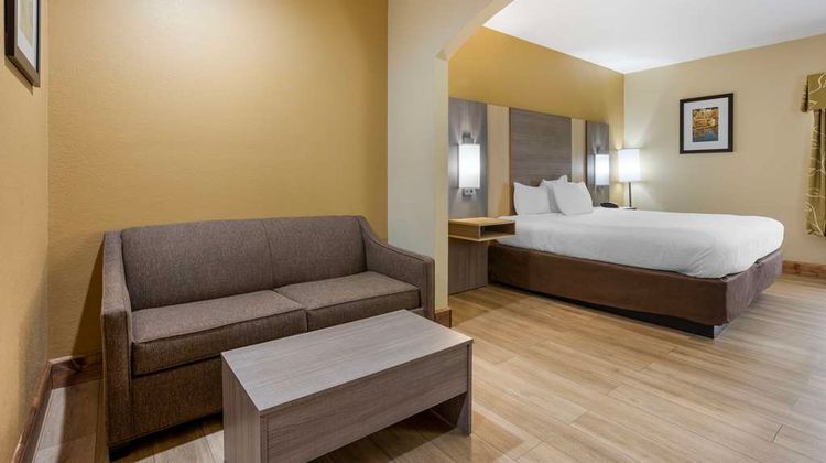Best Western Plus Springfield Airprt Inn Room