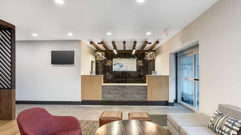 <b>Best Western Plus Columbia Inn Lobby</b>. Images powered by <a href="https://iceportal.shijigroup.com/" title="IcePortal" target="_blank">IcePortal</a>.