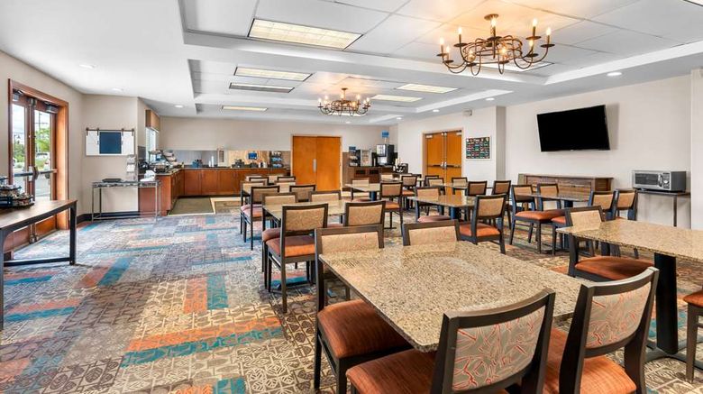 <b>Best Western Rocky Mountain Lodge Restaurant</b>. Images powered by <a href="https://iceportal.shijigroup.com/" title="IcePortal" target="_blank">IcePortal</a>.