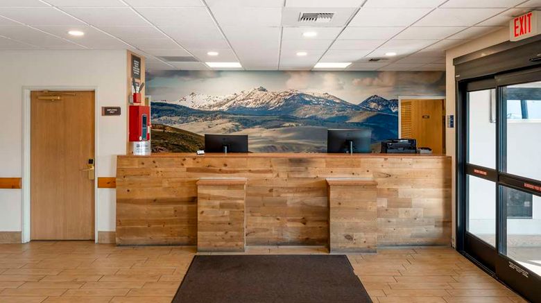 <b>Best Western Yellowstone Crossing Lobby</b>. Images powered by <a href="https://iceportal.shijigroup.com/" title="IcePortal" target="_blank">IcePortal</a>.