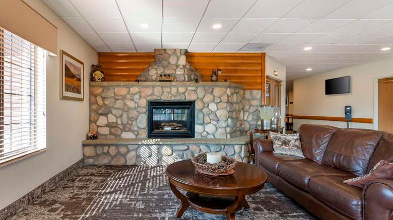 <b>Best Western Yellowstone Crossing Lobby</b>. Images powered by <a href="https://iceportal.shijigroup.com/" title="IcePortal" target="_blank">IcePortal</a>.