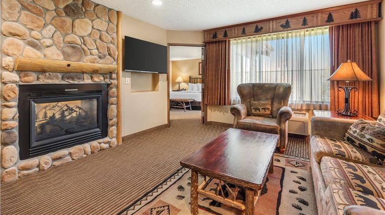 <b>Best Western Plus Kelly Inn & Suites Suite</b>. Images powered by <a href="https://iceportal.shijigroup.com/" title="IcePortal" target="_blank">IcePortal</a>.