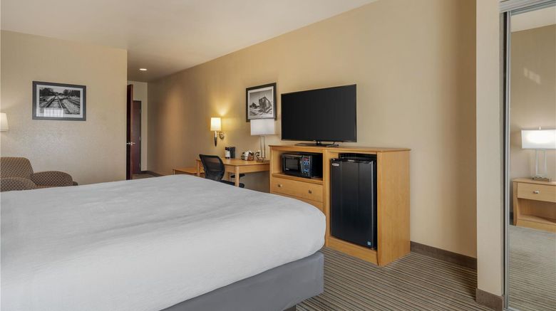 <b>Best Western Shelby Inn & Suites Room</b>. Images powered by <a href="https://iceportal.shijigroup.com/" title="IcePortal" target="_blank">IcePortal</a>.