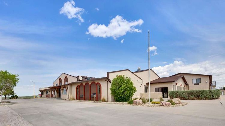 Best Western West Hills Inn Exterior
