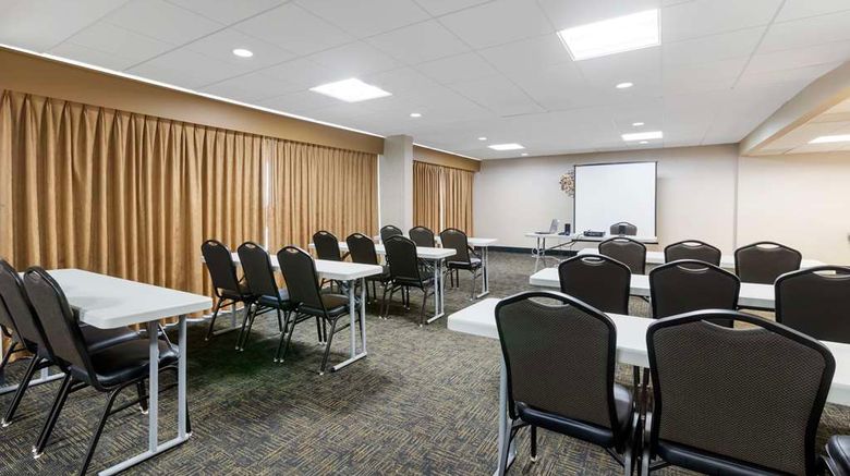 <b>Best Western Plus Midwest Inn Meeting</b>. Images powered by <a href="https://iceportal.shijigroup.com/" title="IcePortal" target="_blank">IcePortal</a>.