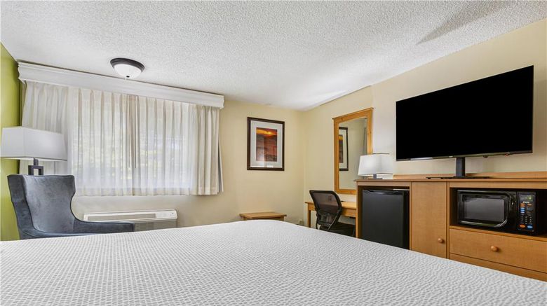 <b>Best Western Hi-Desert Inn Room</b>. Images powered by <a href="https://iceportal.shijigroup.com/" title="IcePortal" target="_blank">IcePortal</a>.