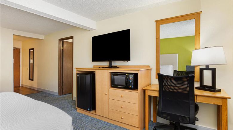 <b>Best Western Hi-Desert Inn Suite</b>. Images powered by <a href="https://iceportal.shijigroup.com/" title="IcePortal" target="_blank">IcePortal</a>.
