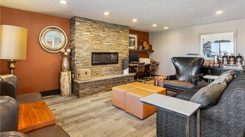 <b>Best Western Hi-Desert Inn Lobby</b>. Images powered by <a href="https://iceportal.shijigroup.com/" title="IcePortal" target="_blank">IcePortal</a>.