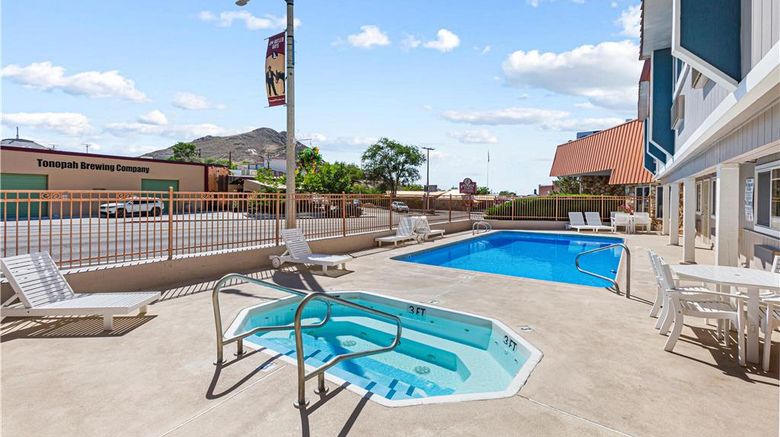 <b>Best Western Hi-Desert Inn Pool</b>. Images powered by <a href="https://iceportal.shijigroup.com/" title="IcePortal" target="_blank">IcePortal</a>.