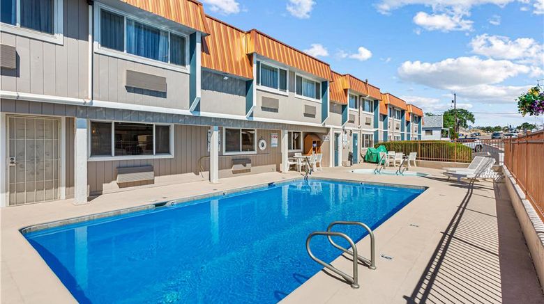 <b>Best Western Hi-Desert Inn Pool</b>. Images powered by <a href="https://iceportal.shijigroup.com/" title="IcePortal" target="_blank">IcePortal</a>.