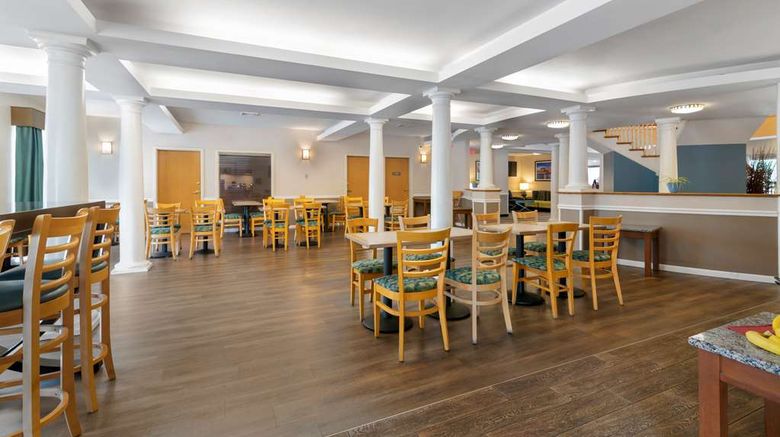 <b>Best Western Plus Executive Court Inn Restaurant</b>. Images powered by <a href="https://iceportal.shijigroup.com/" title="IcePortal" target="_blank">IcePortal</a>.