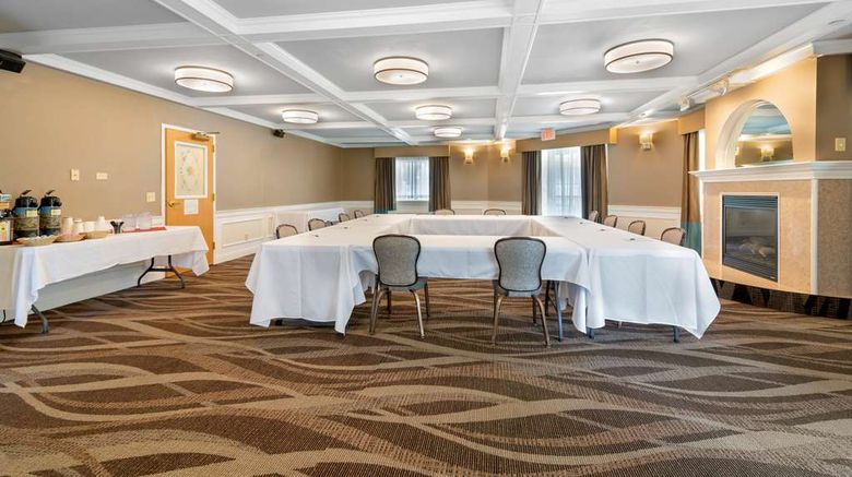 <b>Best Western Plus Executive Court Inn Ballroom</b>. Images powered by <a href="https://iceportal.shijigroup.com/" title="IcePortal" target="_blank">IcePortal</a>.