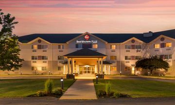 Best Western Plus Executive Court Inn