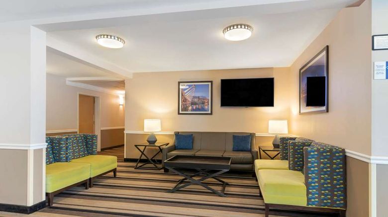 <b>Best Western Plus Executive Court Inn Lobby</b>. Images powered by <a href="https://iceportal.shijigroup.com/" title="IcePortal" target="_blank">IcePortal</a>.