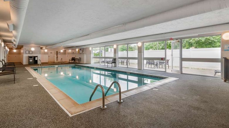 <b>Best Western Plus Executive Court Inn Pool</b>. Images powered by <a href="https://iceportal.shijigroup.com/" title="IcePortal" target="_blank">IcePortal</a>.