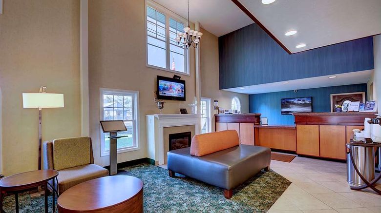 Best Western Plus The Inn at Hampton Lobby. Images powered by <a href="https://iceportal.shijigroup.com" target="_blank" rel="noopener">Ice Portal</a>.