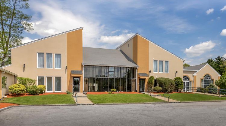 Best Western Plus The Inn at Hampton Exterior