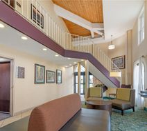 Best Western Plus The Inn at Hampton Lobby