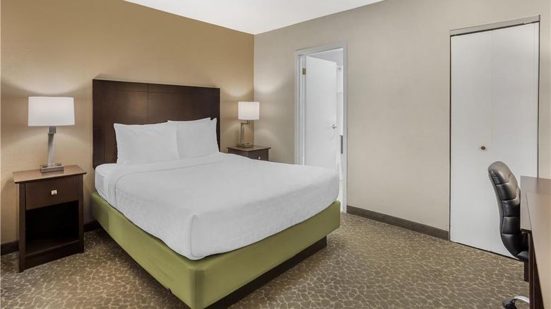 <b>Best Western Fort Lee Suite</b>. Images powered by <a href="https://iceportal.shijigroup.com/" title="IcePortal" target="_blank">IcePortal</a>.