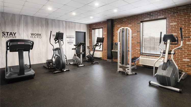 Aiden by Best Western Newark Airport Health