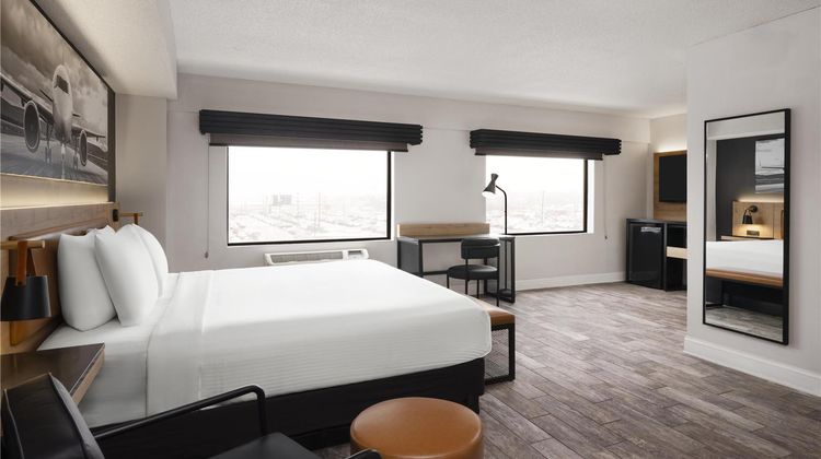 Aiden by Best Western Newark Airport Room