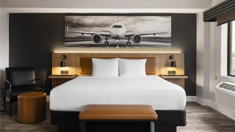 Aiden by Best Western Newark Airport Room