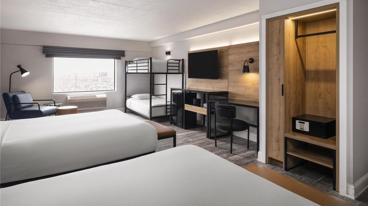 Aiden by Best Western Newark Airport Room