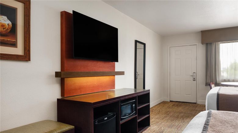 <b>Best Western Discovery Inn Room</b>. Images powered by <a href="https://iceportal.shijigroup.com/" title="IcePortal" target="_blank">IcePortal</a>.