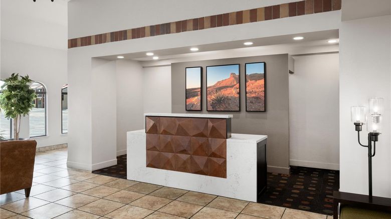 <b>Best Western Discovery Inn Lobby</b>. Images powered by <a href="https://iceportal.shijigroup.com/" title="IcePortal" target="_blank">IcePortal</a>.