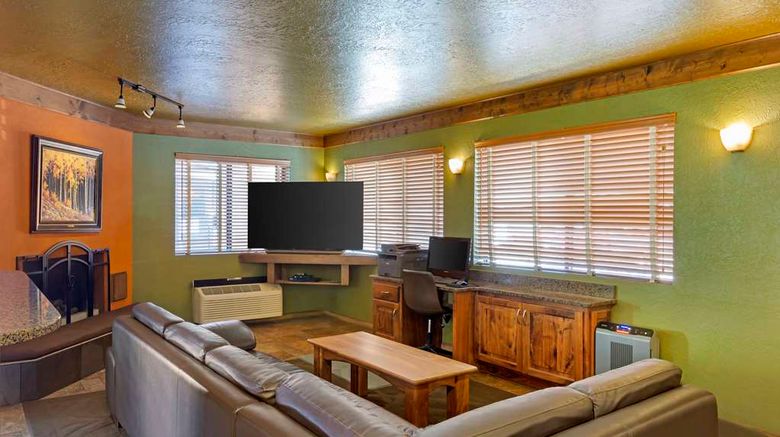 <b>Best Western Rivers Edge Lobby</b>. Images powered by <a href="https://iceportal.shijigroup.com/" title="IcePortal" target="_blank">IcePortal</a>.