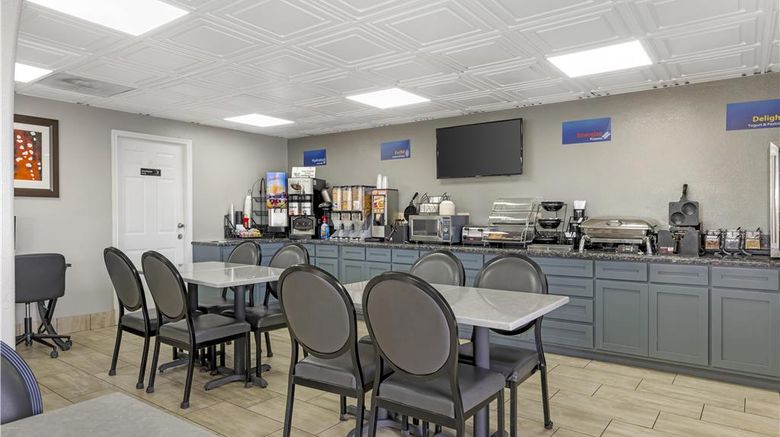<b>Best Western Executive Inn Restaurant</b>. Images powered by <a href="https://iceportal.shijigroup.com/" title="IcePortal" target="_blank">IcePortal</a>.