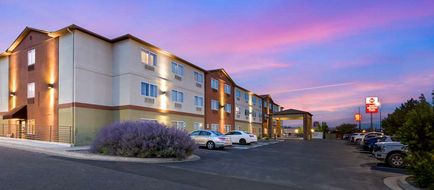 Best Western Plus The Four Corners Inn Exterior