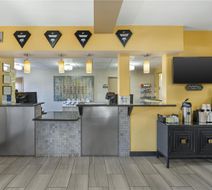 Best Western Plus The Four Corners Inn Lobby