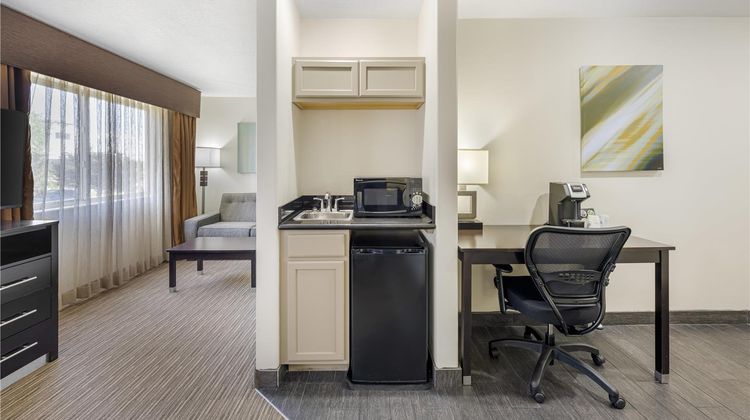 Best Western Plus The Four Corners Inn Suite