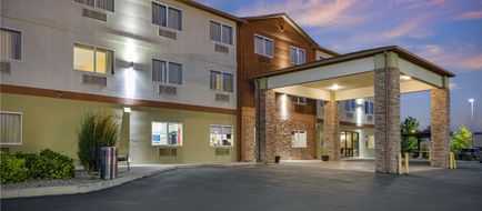 Best Western Plus The Four Corners Inn Exterior