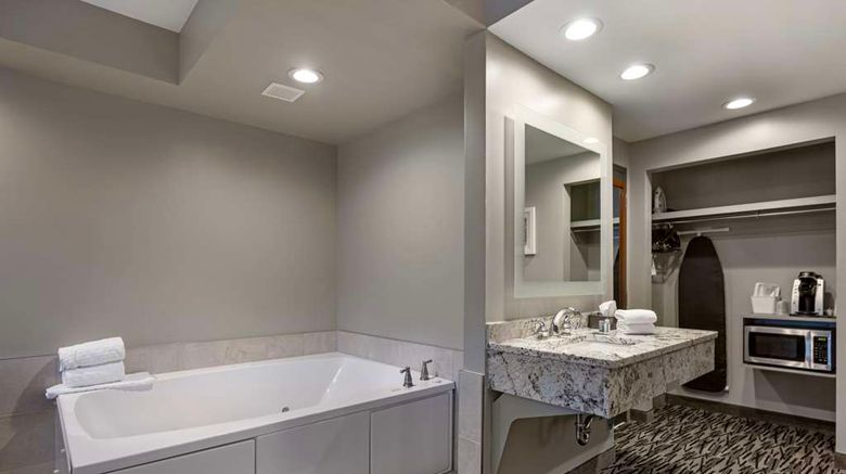 <b>Best Western - On The Avenue Room</b>. Images powered by <a href="https://iceportal.shijigroup.com/" title="IcePortal" target="_blank">IcePortal</a>.