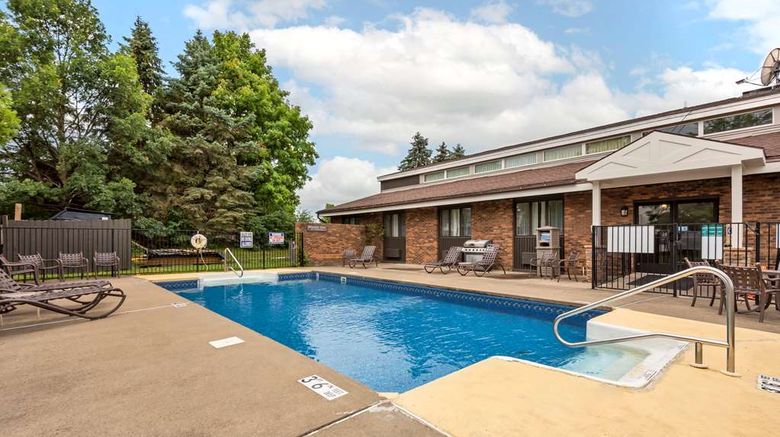 <b>Best Western University Inn Pool</b>. Images powered by <a href="https://iceportal.shijigroup.com/" title="IcePortal" target="_blank">IcePortal</a>.