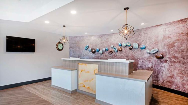 Best Western Summit Inn Lobby