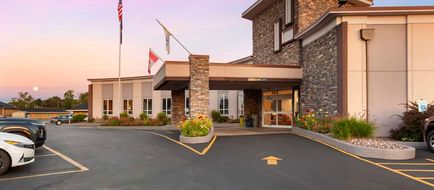 Best Western Summit Inn Exterior