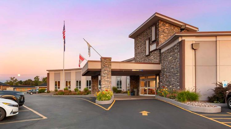 Best Western Summit Inn Exterior