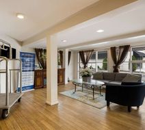 SureStay Plus Best Western Woodbury Inn Lobby