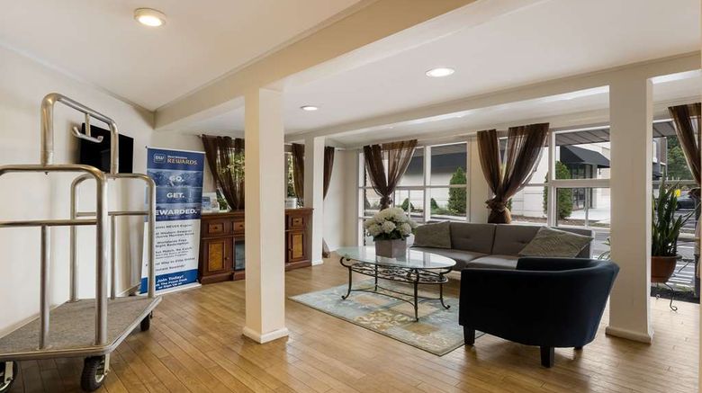 <b>SureStay Plus Best Western Woodbury Inn Lobby</b>. Images powered by <a href="https://iceportal.shijigroup.com/" title="IcePortal" target="_blank">IcePortal</a>.