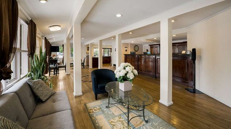 <b>SureStay Plus Best Western Woodbury Inn Lobby</b>. Images powered by <a href="https://iceportal.shijigroup.com/" title="IcePortal" target="_blank">IcePortal</a>.