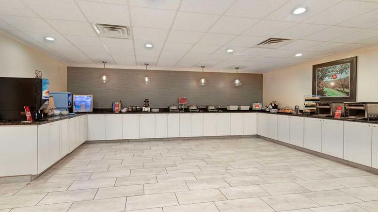<b>Best Western Plus Plattsburgh Restaurant</b>. Images powered by <a href="https://iceportal.shijigroup.com/" title="IcePortal" target="_blank">IcePortal</a>.
